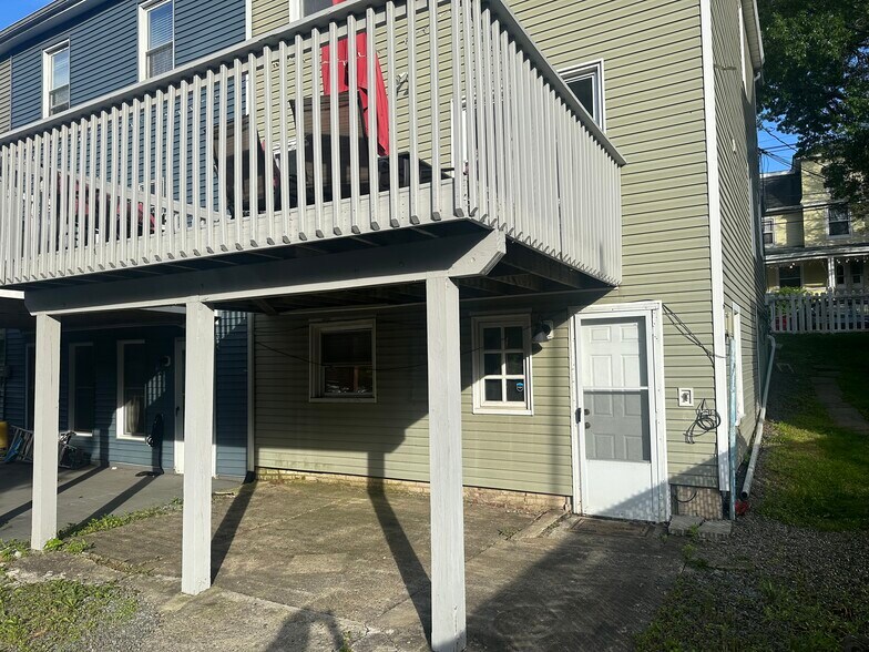 Building Photo - 10 Clinton St