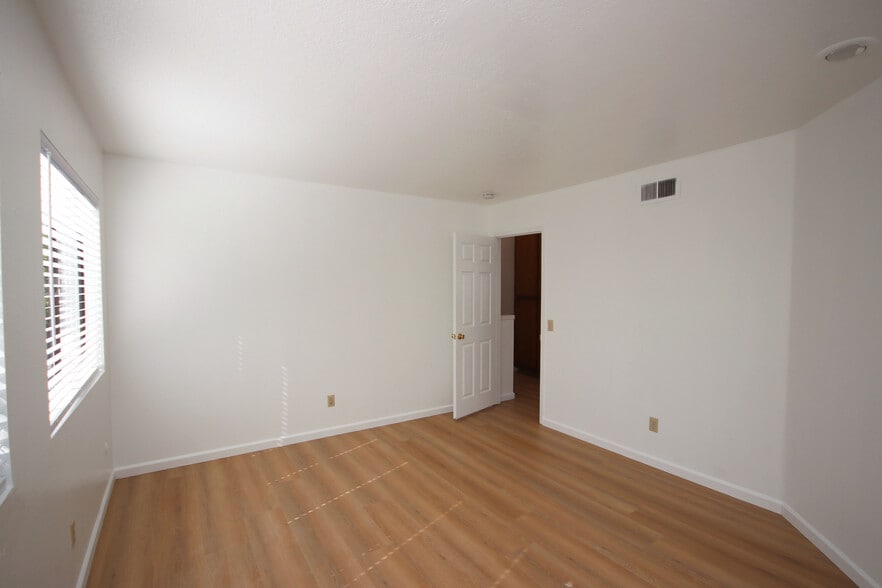 Building Photo - 311 E Glenarm St