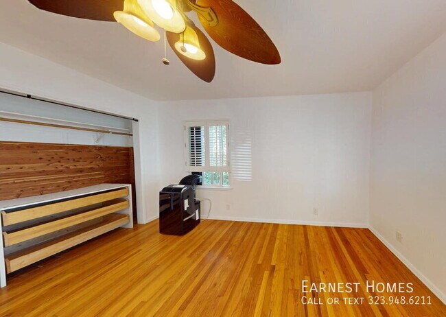 Building Photo - 7317 Kraft Ave