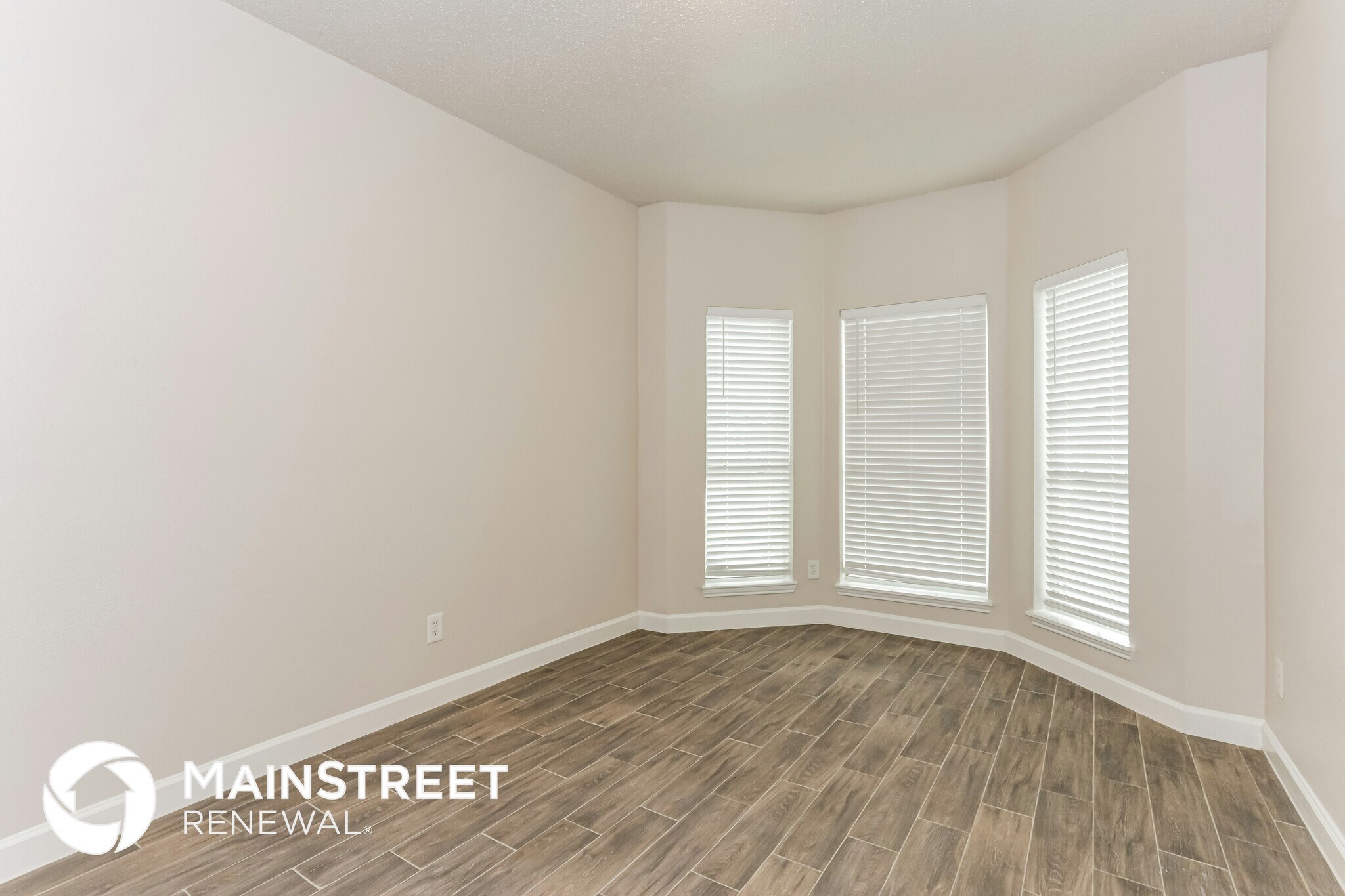 Building Photo - 1954 Pin Oak Ln