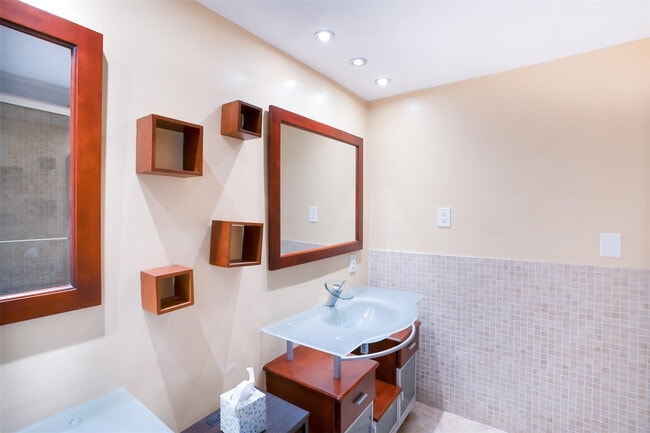 Building Photo - 2681 S Course Dr