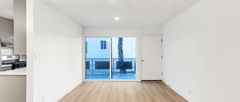 Building Photo - 4711 Beverly Blvd