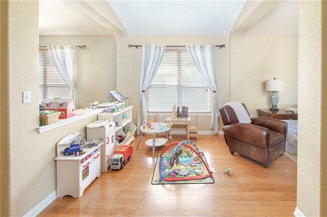 Building Photo - 1601 Greenside Dr