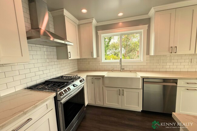 Building Photo - 424 Manor Dr