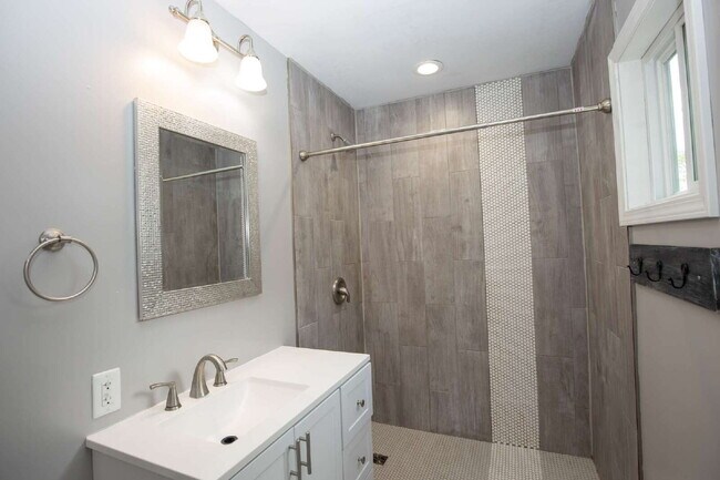 Building Photo - "Charming 3-Bedroom Retreat with Granite Touches and Cozy Fireplace on Winchester Rd!"