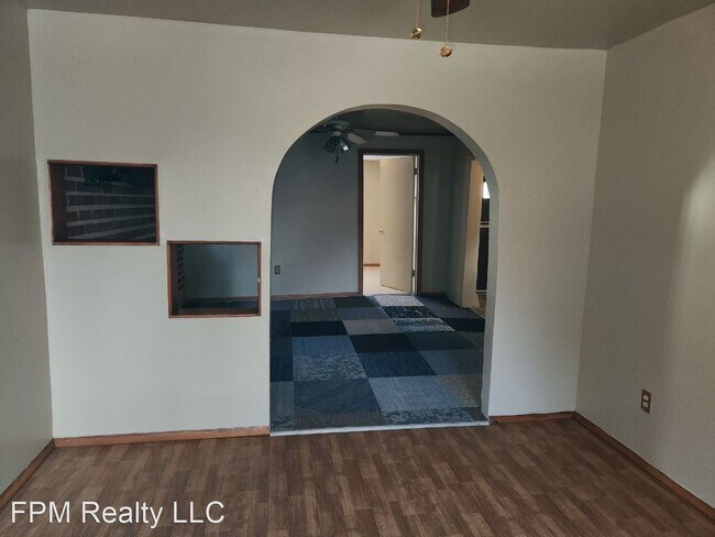 Building Photo - 4 br, 1 bath House - 73 Villa Street 1