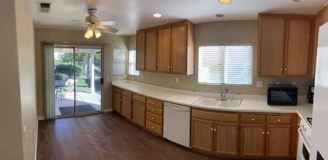 Building Photo - 40656 Corte Albara