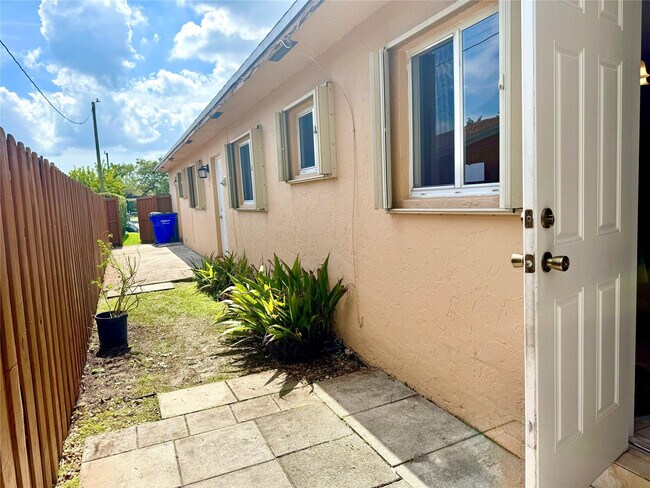 Building Photo - 6133 Buchanan St