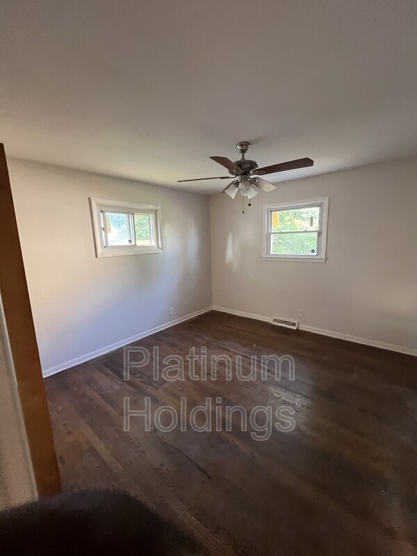 Building Photo - 13706 Rexwood Ave