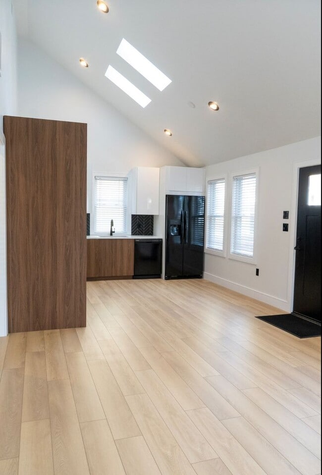 Building Photo - Newly Constructed Single-Family Home For R...