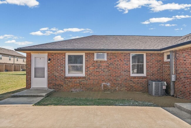 Building Photo - 135 Tandy Dr