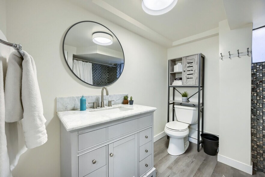 Building Photo - 3305 N Clay St