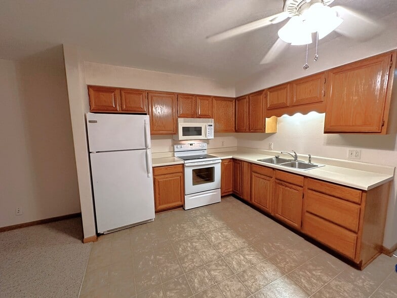 Building Photo - 780 Main St