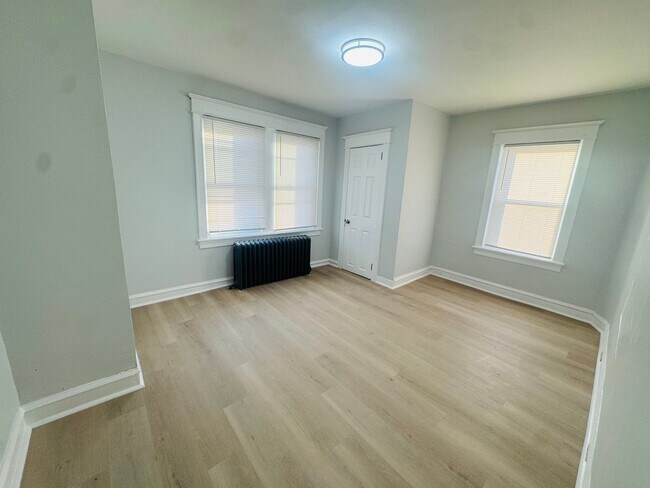 Building Photo - Rehabbed 3bd/1.5bth House with Backyard!! SECTION 8 ONLY!!