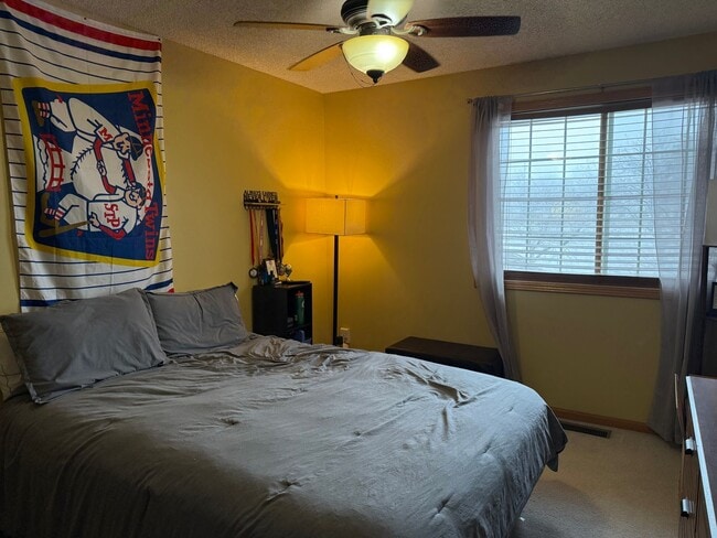 Building Photo - Charming 2BR Townhome in Desirable Cliff Lake Community