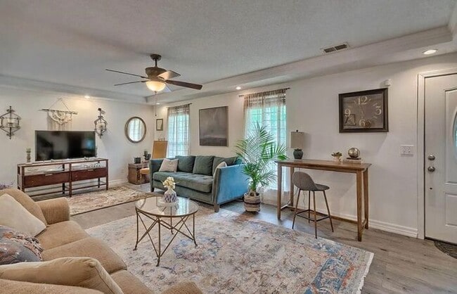 Building Photo - 189 Hester Woods Dr