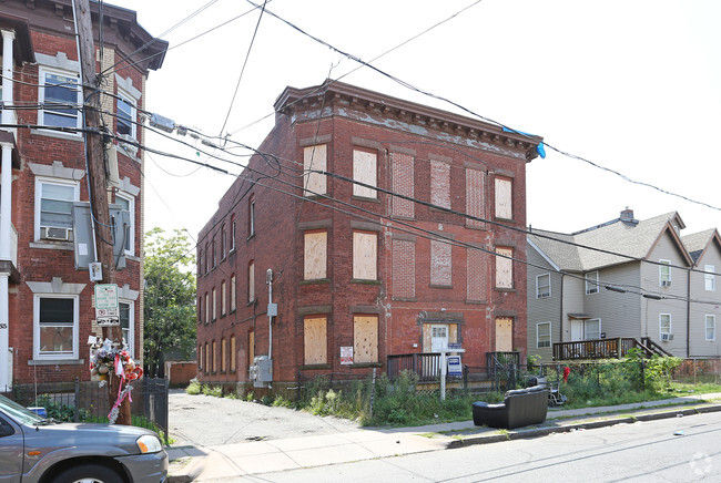 Primary Photo - 55 Bond St