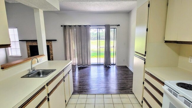 Building Photo - 210 Oak Bay Dr
