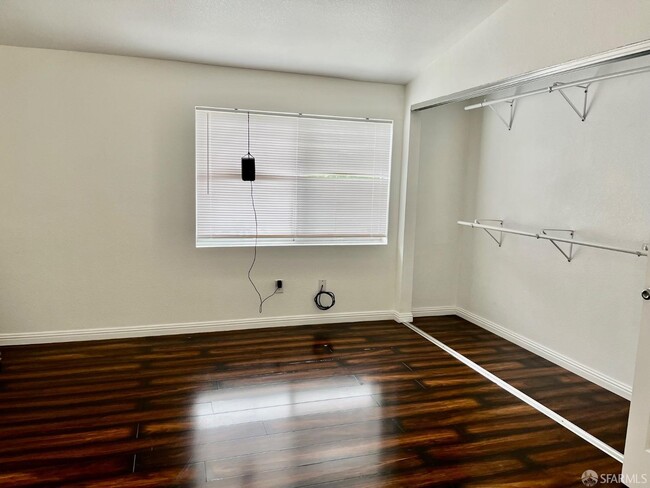 Building Photo - 1713 Crater Peak Way