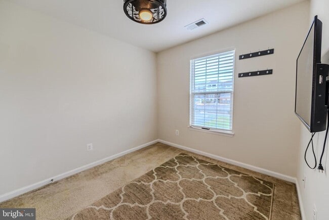 Building Photo - 4386 Daisy Reid Ave