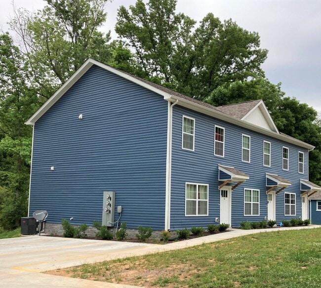 Building Photo - 767 Monroe St