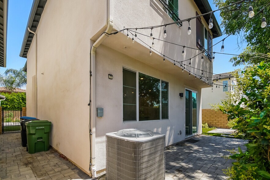 Building Photo - 8255 Sophie Ct