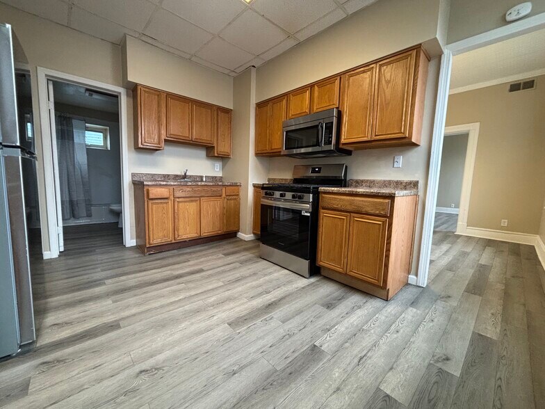 Building Photo - 15 Broadway