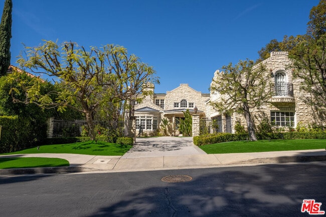 Building Photo - 2387 Stratford Cir