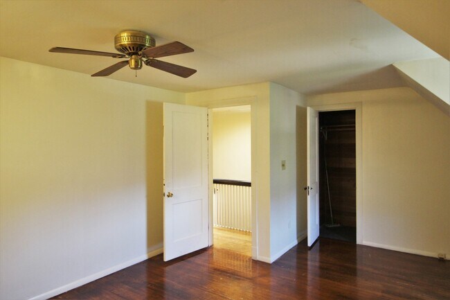 Building Photo - 2026/2027 Off-Campus JHU Spacious 5bd/2ba Rowhome OSP & W/D! Available 6/8