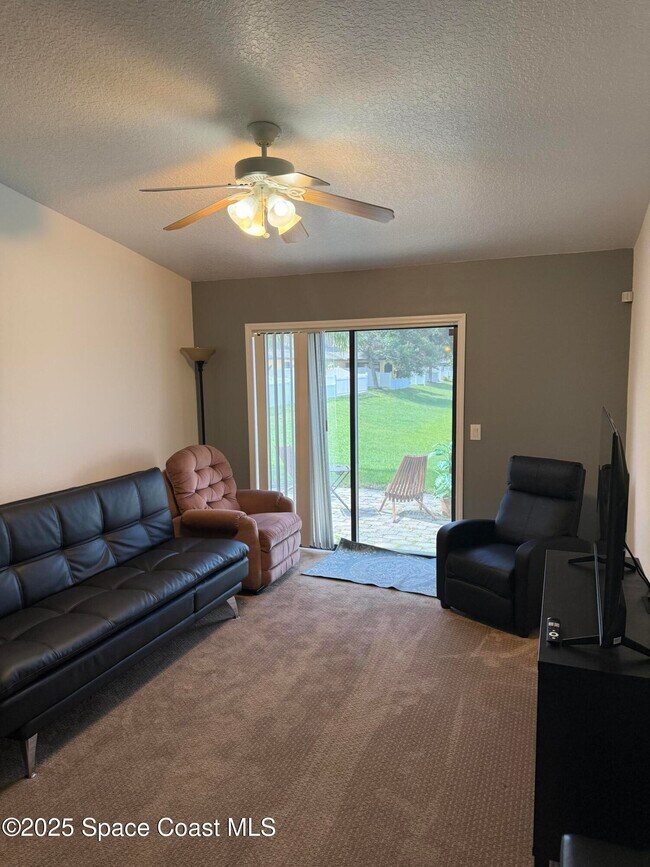 Building Photo - 995 Luminary Cir