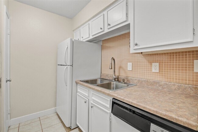 Building Photo - 11540 Chimney Rock Rd