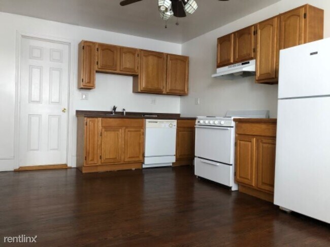 Building Photo - 1 br, 1 bath Apartment - 322 Central St