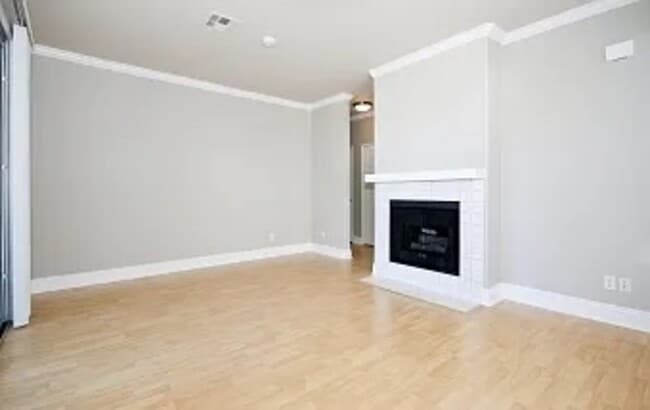 Building Photo - 10921 Sabre Hill Dr