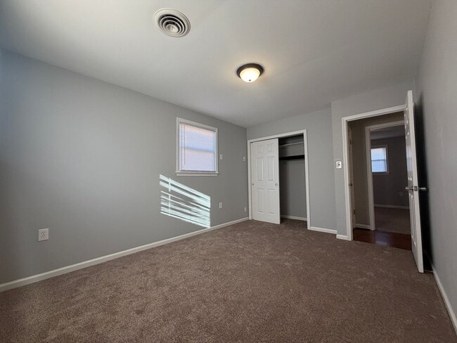 Building Photo - Adorable Rancher