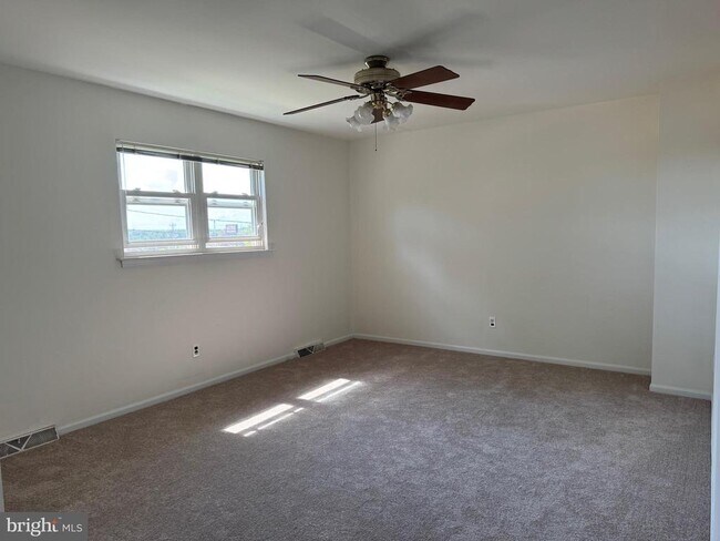 Building Photo - 100 Spruce Glen Dr