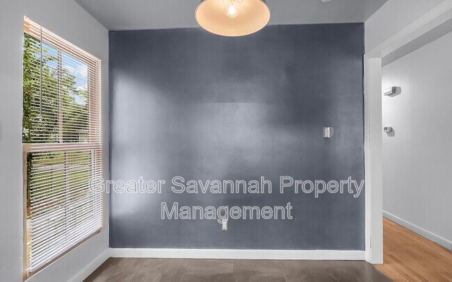 Building Photo - 1401 E 33rd St