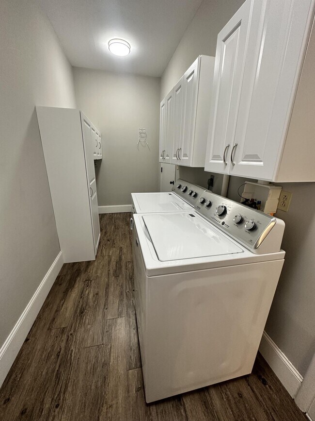 Building Photo - 1760 Scenic Dr