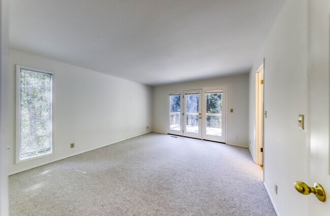 Building Photo - 3 Bedroom Home on Peaceful Property