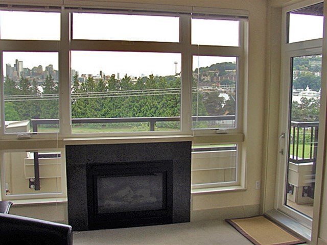 Building Photo - Stylish NW Contemporary 2 Bed, 2 Bath Cond...