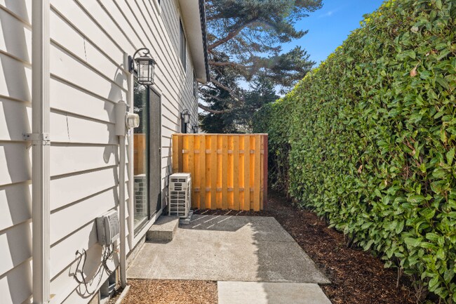 Building Photo - 5630 NE Everett St