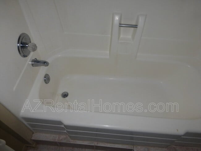 Building Photo - 2139 E Sanos Dr