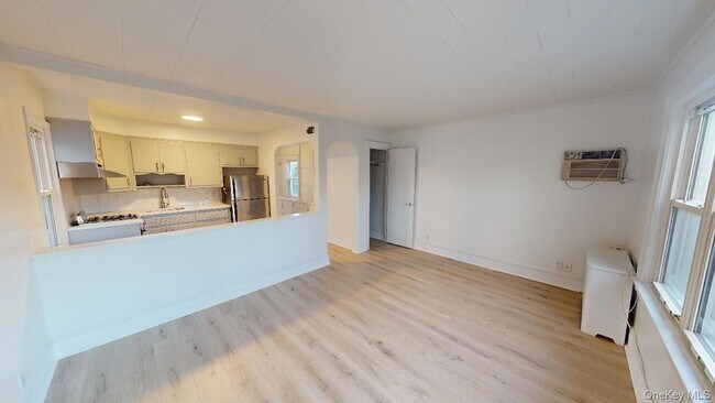 Building Photo - 96-29 72nd Road Unit 2