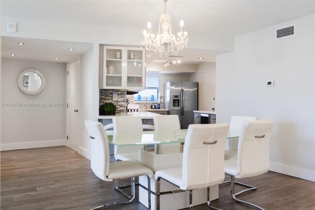 Building Photo - 6039 Collins Ave