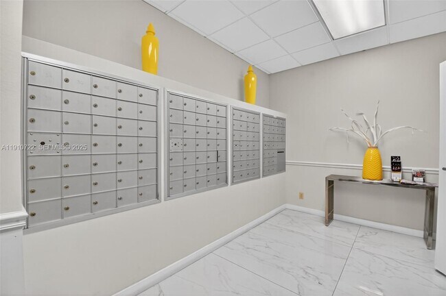 Building Photo - 336 N Birch Rd