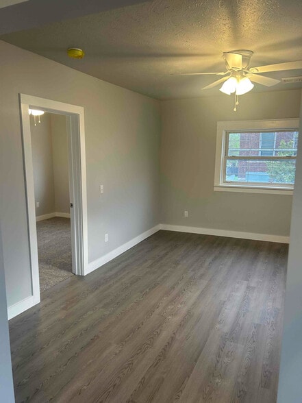 Building Photo - 523 W 17th St