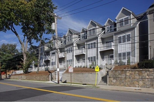Primary Photo - The Gables