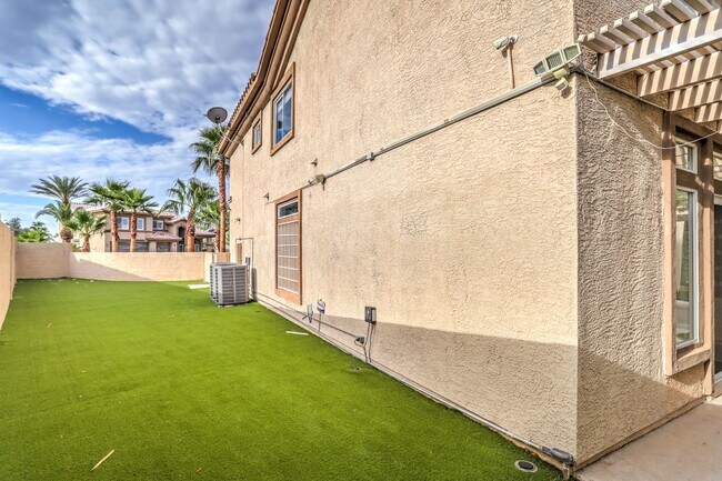Building Photo - Luxury 5-Bedroom Home in Guard-Gated Community with 3-Car Garage