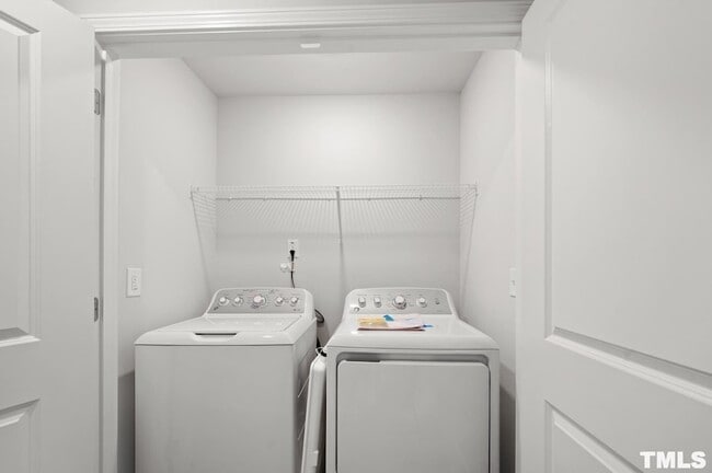 Building Photo - 742 Cormiche Ln