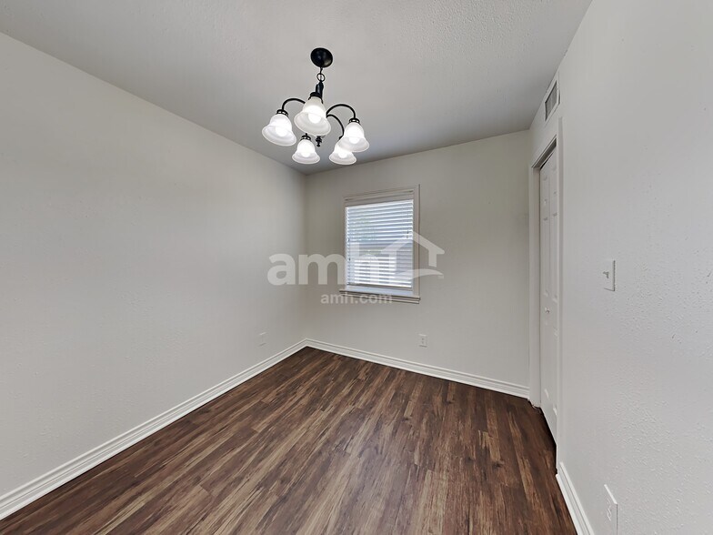 Building Photo - 416 Madison Pl