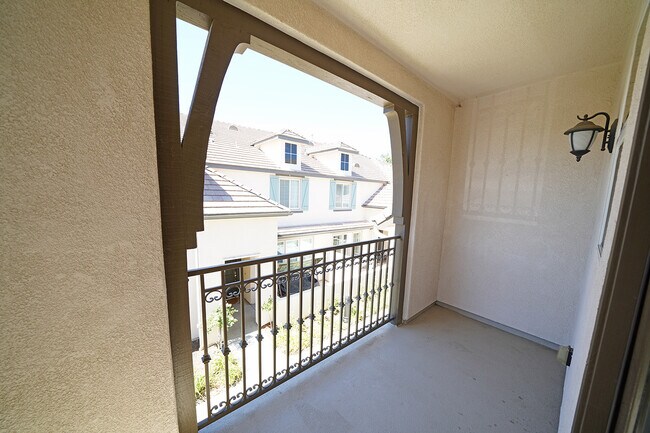 Building Photo - 28635 N Pietro Dr